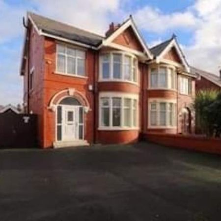 Hidden Gem W/ Parking Short Walk To Pleasure Beach Blackpool Luaran gambar