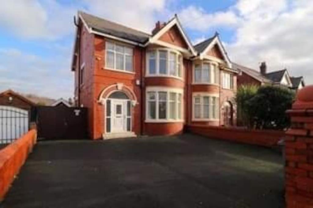 Hidden Gem W/ Parking Short Walk To Pleasure Beach Blackpool Luaran gambar
